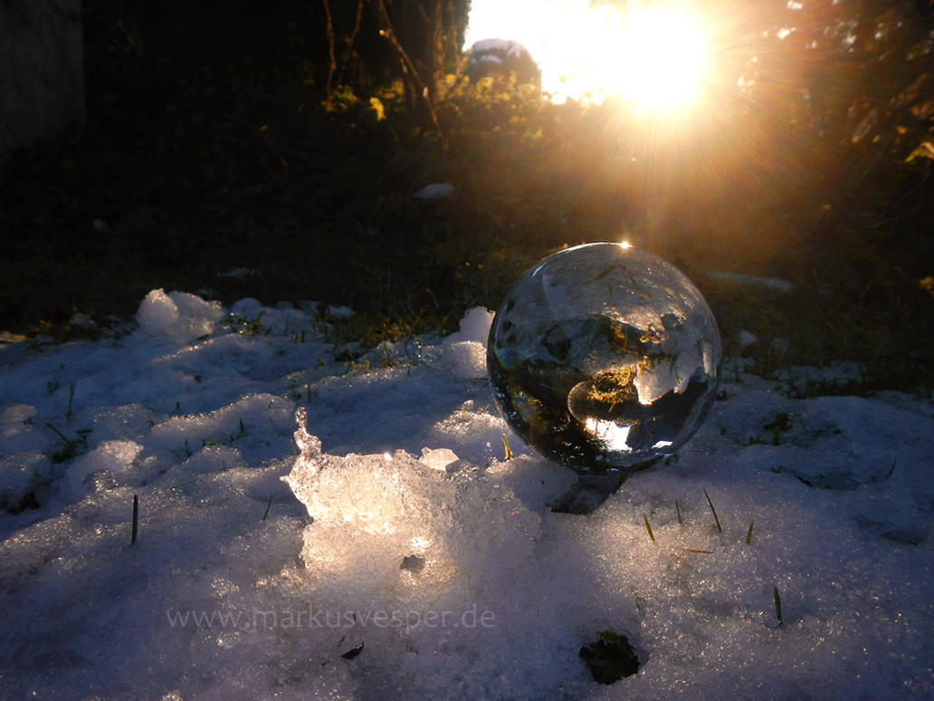 crystal_ball_in_the_snow_by_acrylicdreams-davnbk2.jpg